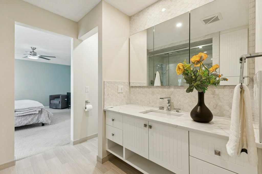 232 Oakmere Place, Chestermere, AB - Indoor Photo Showing Bathroom