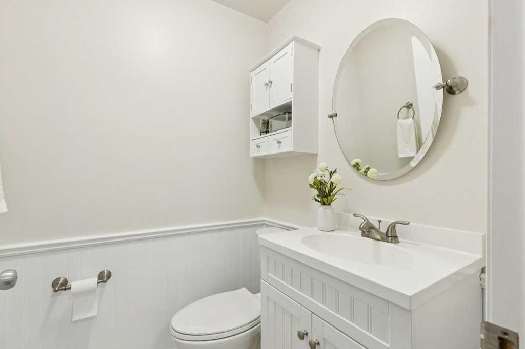 232 Oakmere Place, Chestermere, AB - Indoor Photo Showing Bathroom