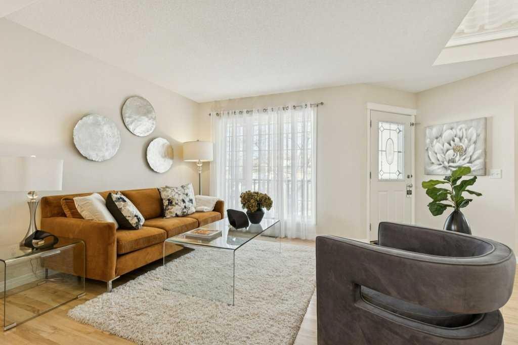 232 Oakmere Place, Chestermere, AB - Indoor Photo Showing Living Room
