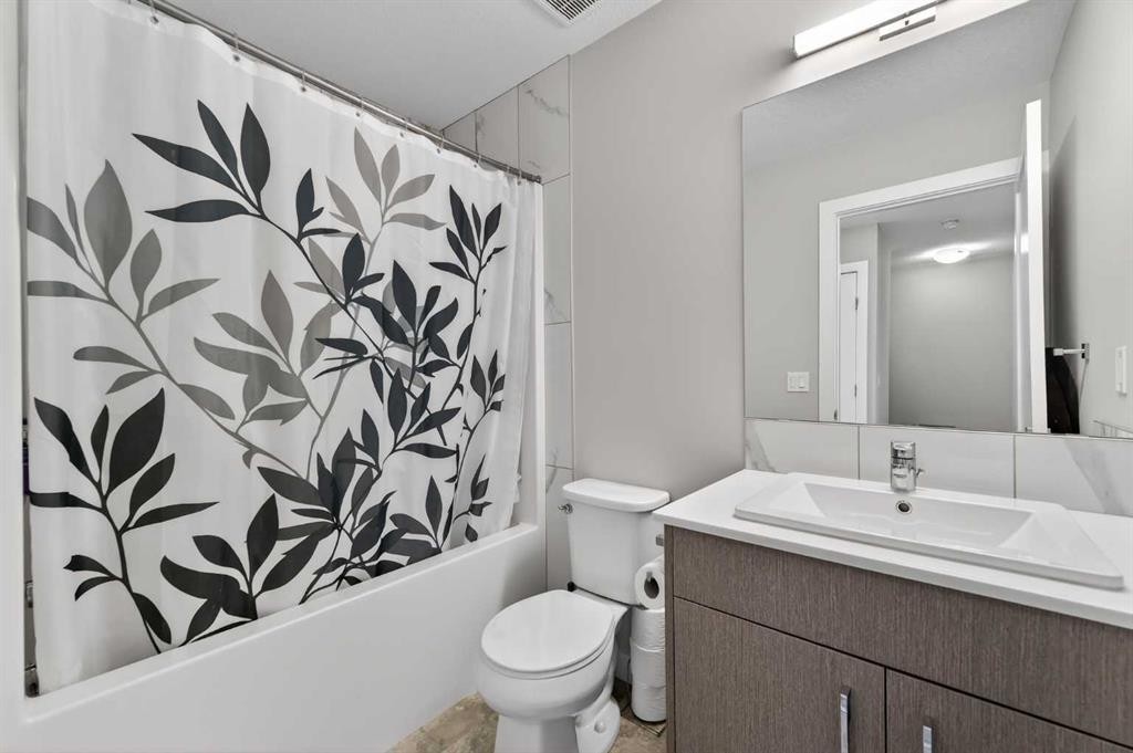 4 Cornerstone Manor Ne, Calgary, AB - Indoor Photo Showing Bathroom