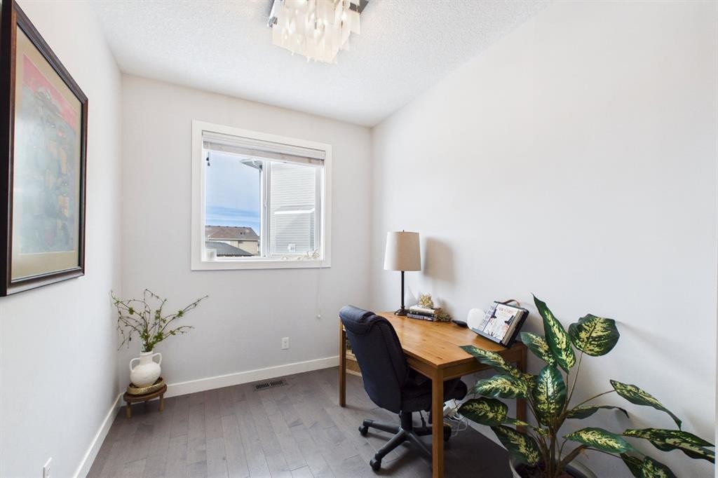 29 Evansglen Place Nw, Calgary, AB - Indoor Photo Showing Office