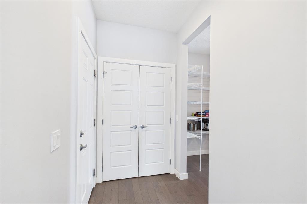 29 Evansglen Place Nw, Calgary, AB - Indoor Photo Showing Other Room