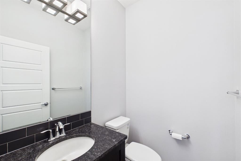 29 Evansglen Place Nw, Calgary, AB - Indoor Photo Showing Bathroom