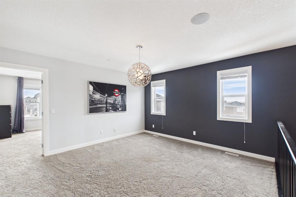 29 Evansglen Place Nw, Calgary, AB - Indoor Photo Showing Other Room