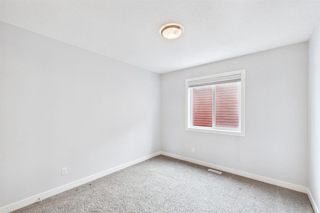 29 Evansglen Place Nw, Calgary, AB - Indoor Photo Showing Other Room