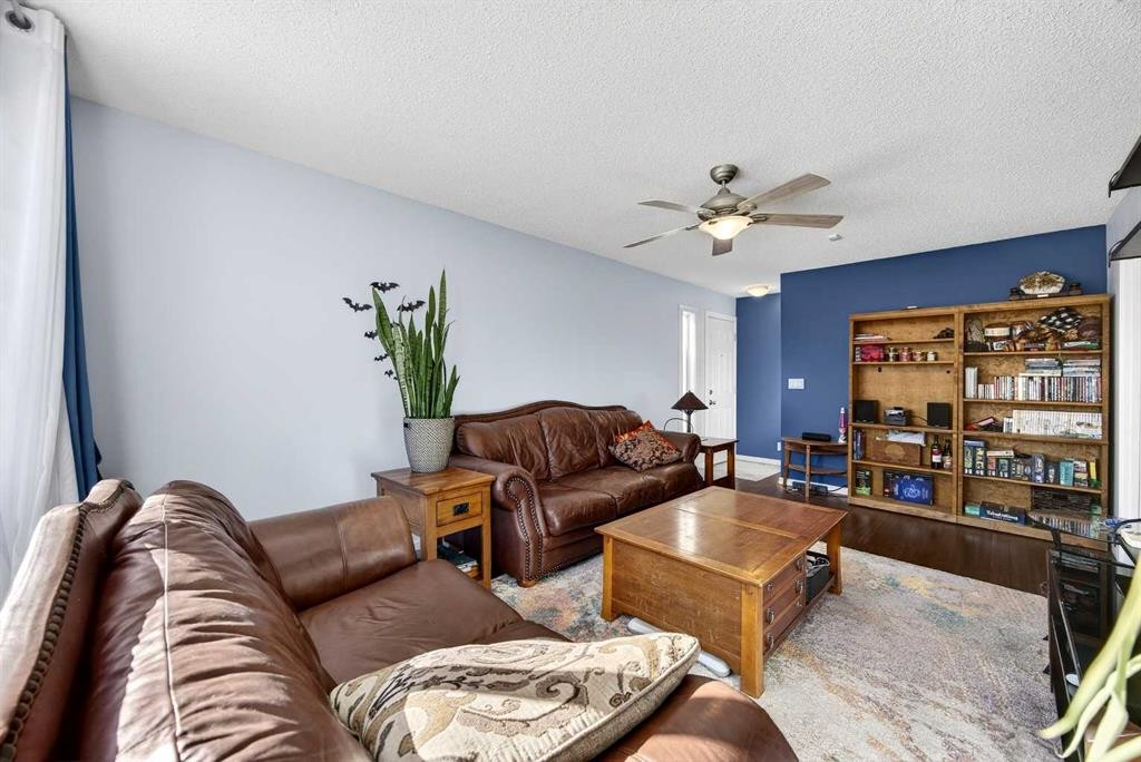 52 Dover Ridge Place Se, Calgary, AB - Indoor Photo Showing Living Room