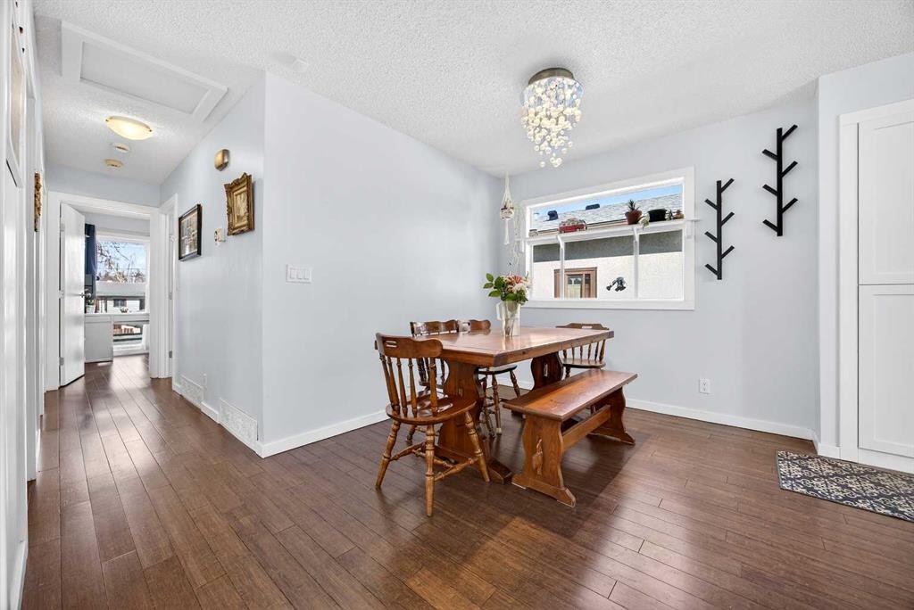 52 Dover Ridge Place Se, Calgary, AB - Indoor Photo Showing Dining Room