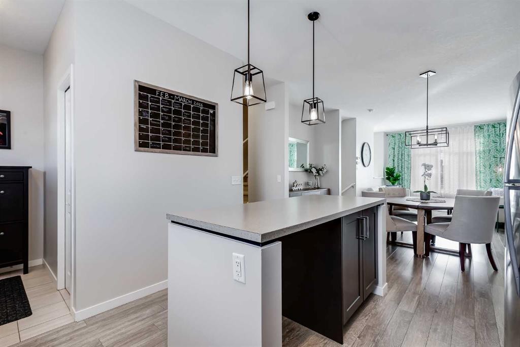 20 Copperpond Rise Se, Calgary, AB - Indoor Photo Showing Kitchen