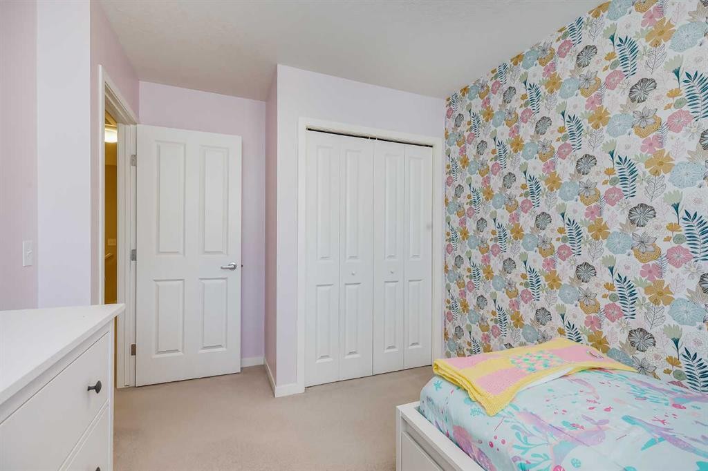 20 Copperpond Rise Se, Calgary, AB - Indoor Photo Showing Bedroom