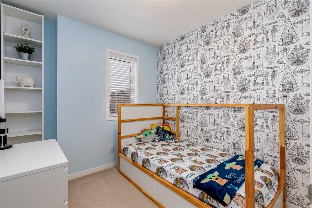20 Copperpond Rise Se, Calgary, AB - Indoor Photo Showing Bedroom
