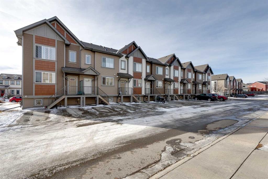 20 Copperpond Rise Se, Calgary, AB - Outdoor With Facade