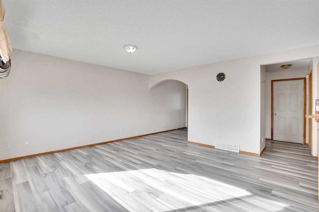 17 Taracove Crescent Ne, Calgary, AB - Indoor Photo Showing Other Room