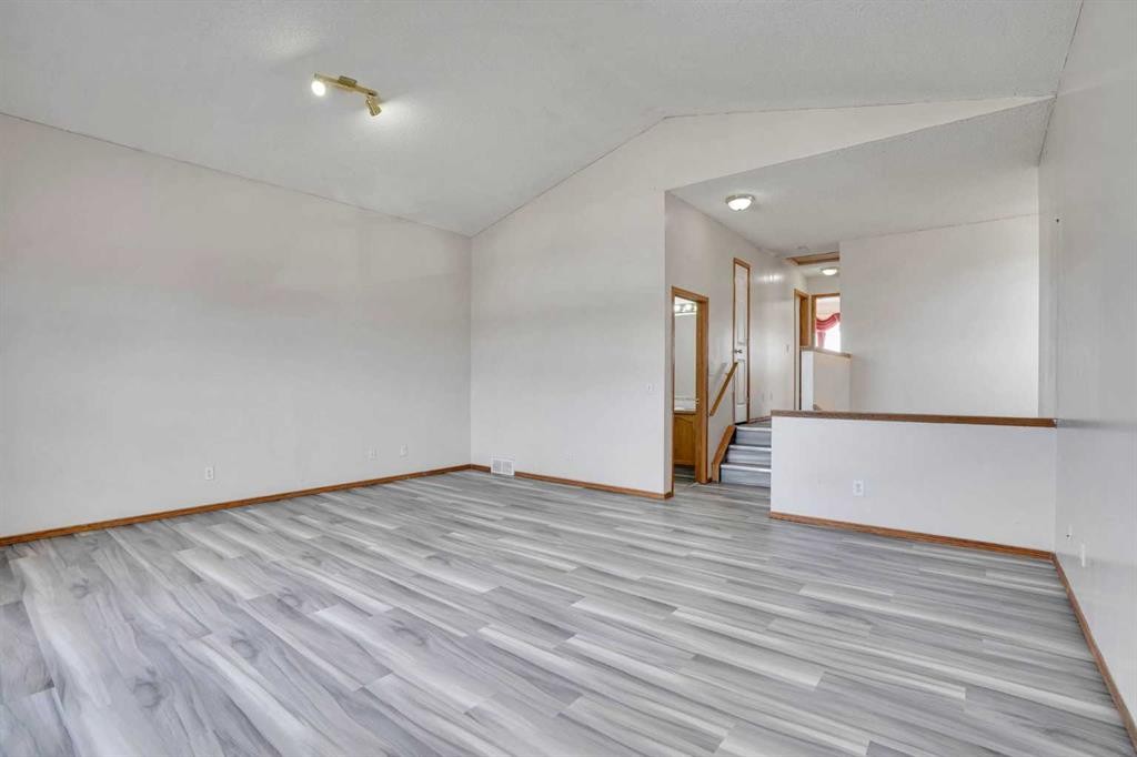 17 Taracove Crescent Ne, Calgary, AB - Indoor Photo Showing Other Room