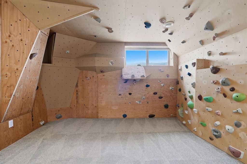 595 Panamount Boulevard Nw, Calgary, AB - Indoor Photo Showing Other Room