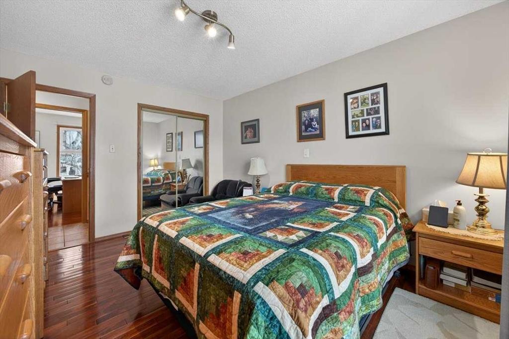 382 Ellis Crescent Se, High River, AB - Indoor Photo Showing Bedroom