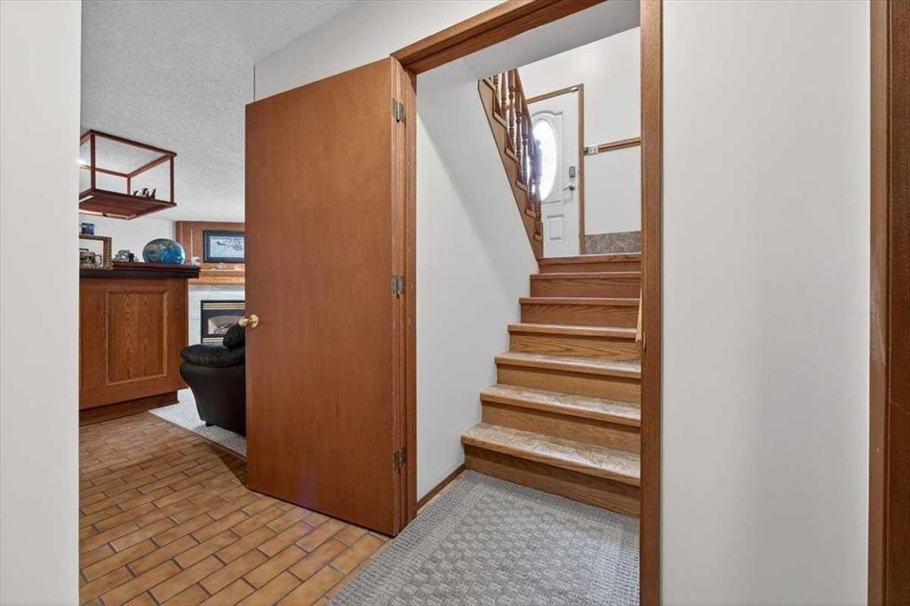 382 Ellis Crescent Se, High River, AB - Indoor Photo Showing Other Room