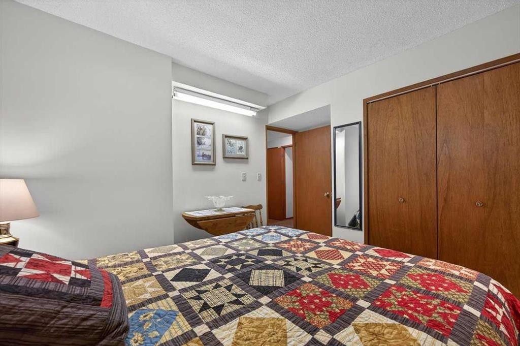 382 Ellis Crescent Se, High River, AB - Indoor Photo Showing Bedroom