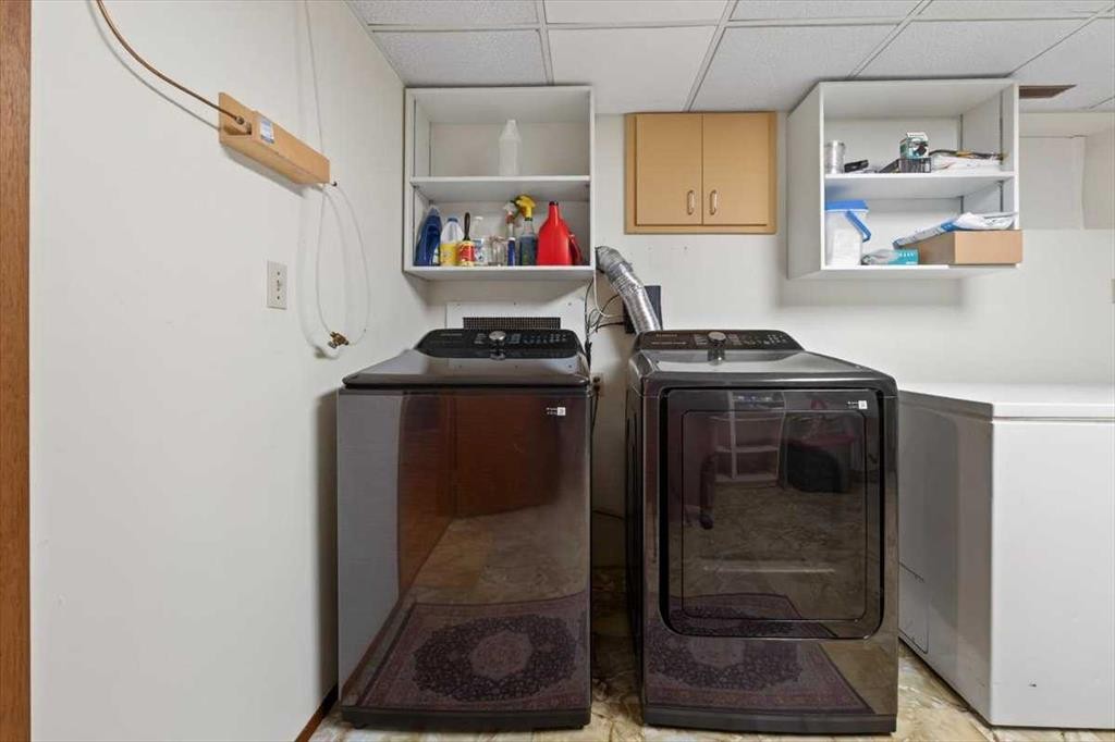 382 Ellis Crescent Se, High River, AB - Indoor Photo Showing Laundry Room