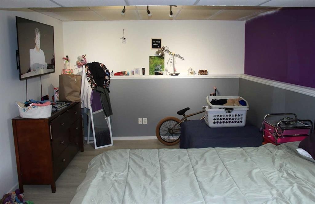 52 Fallingworth Court, Calgary, AB - Indoor Photo Showing Bedroom