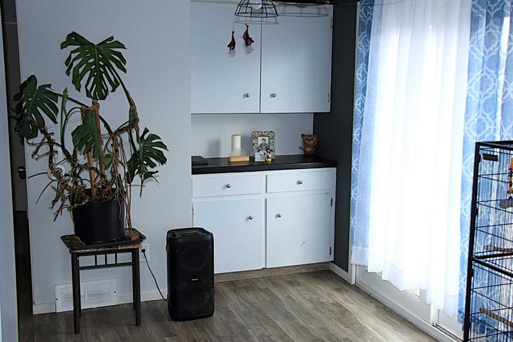 52 Fallingworth Court, Calgary, AB - Indoor Photo Showing Other Room