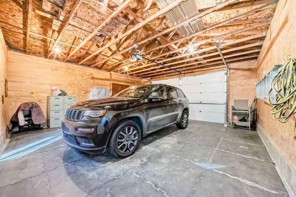 72 Whitehaven Road Ne, Calgary, AB - Indoor Photo Showing Garage
