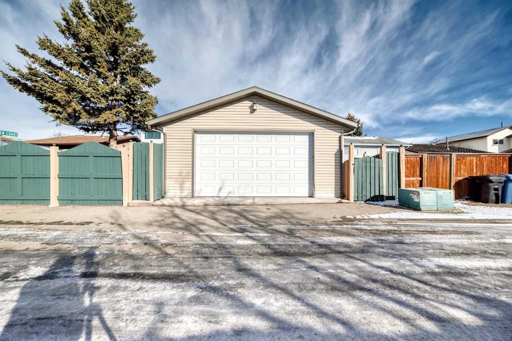 72 Whitehaven Road Ne, Calgary, AB - Outdoor