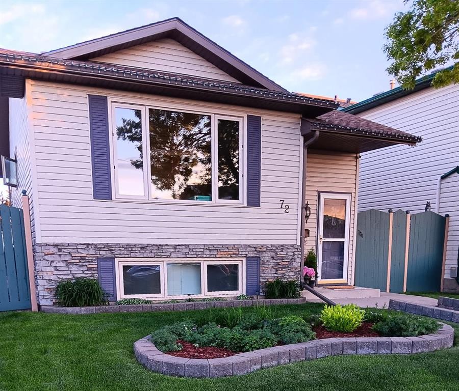 72 Whitehaven Road Ne, Calgary, AB - Outdoor