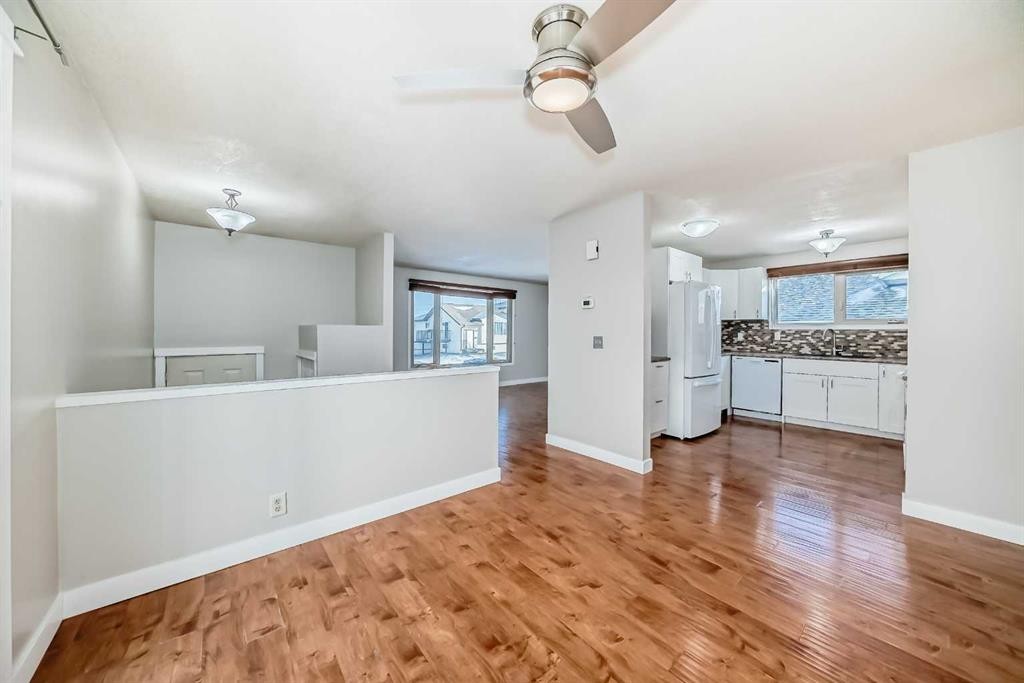 72 Whitehaven Road Ne, Calgary, AB - Indoor Photo Showing Other Room