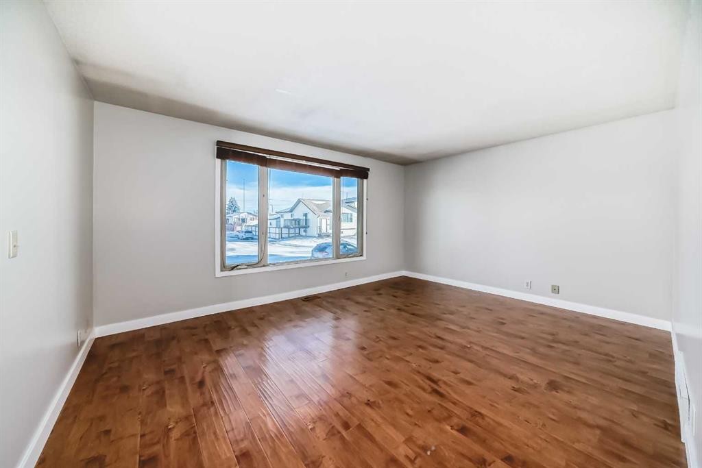 72 Whitehaven Road Ne, Calgary, AB - Indoor Photo Showing Other Room