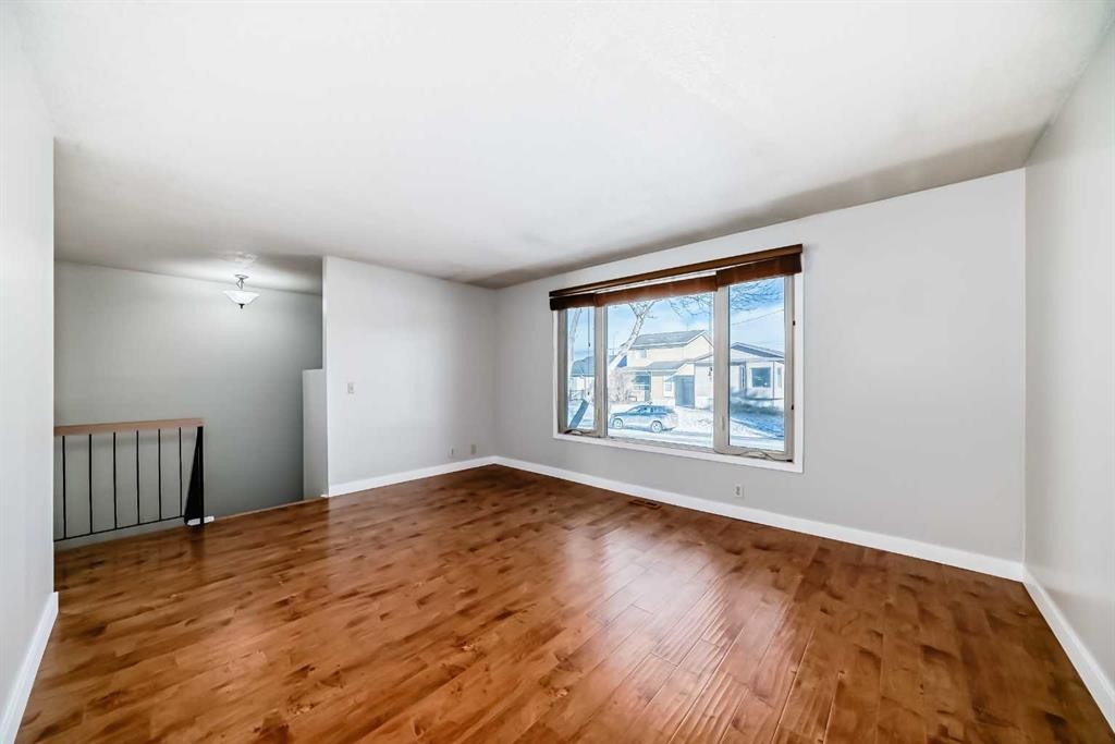 72 Whitehaven Road Ne, Calgary, AB - Indoor Photo Showing Other Room