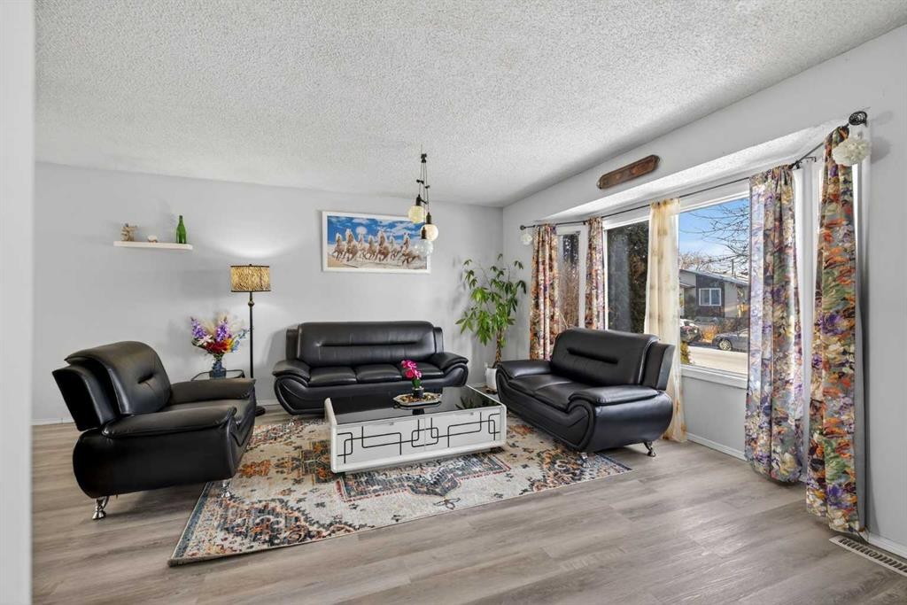 195 Fallswater Road Ne, Calgary, AB - Indoor Photo Showing Living Room