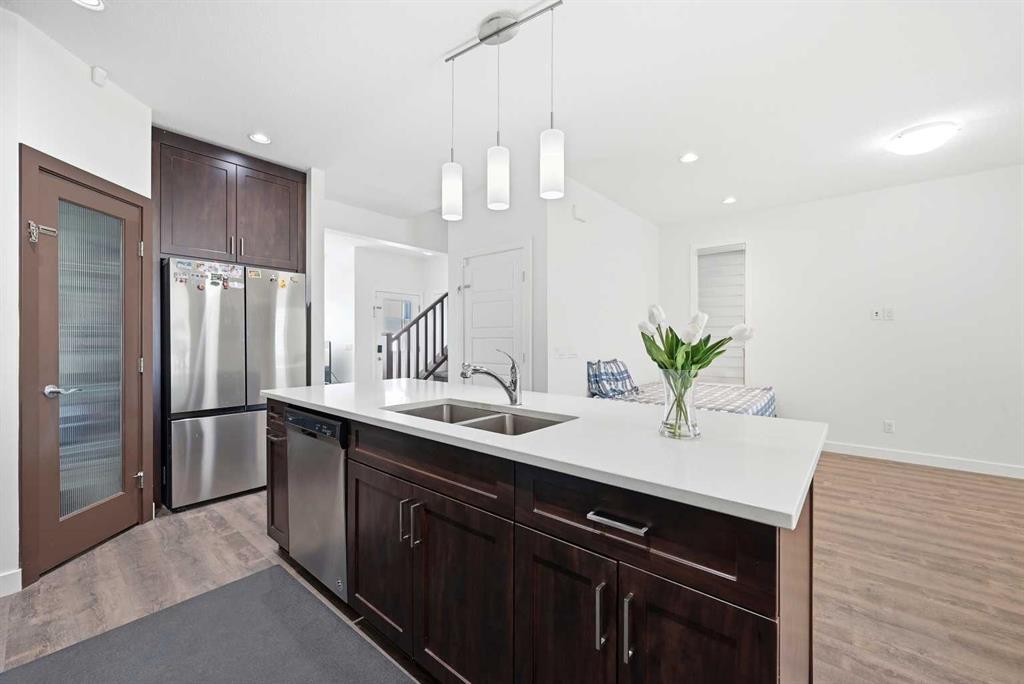 15 Corner Meadows Common Ne, Calgary, AB - Indoor Photo Showing Kitchen With Double Sink With Upgraded Kitchen