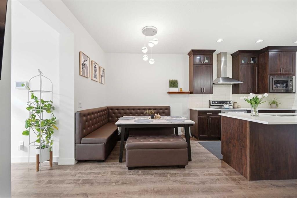 15 Corner Meadows Common Ne, Calgary, AB - Indoor Photo Showing Kitchen