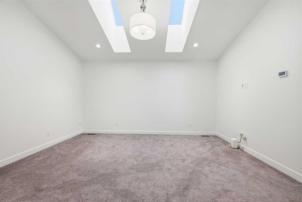 15 Corner Meadows Common Ne, Calgary, AB - Indoor Photo Showing Other Room