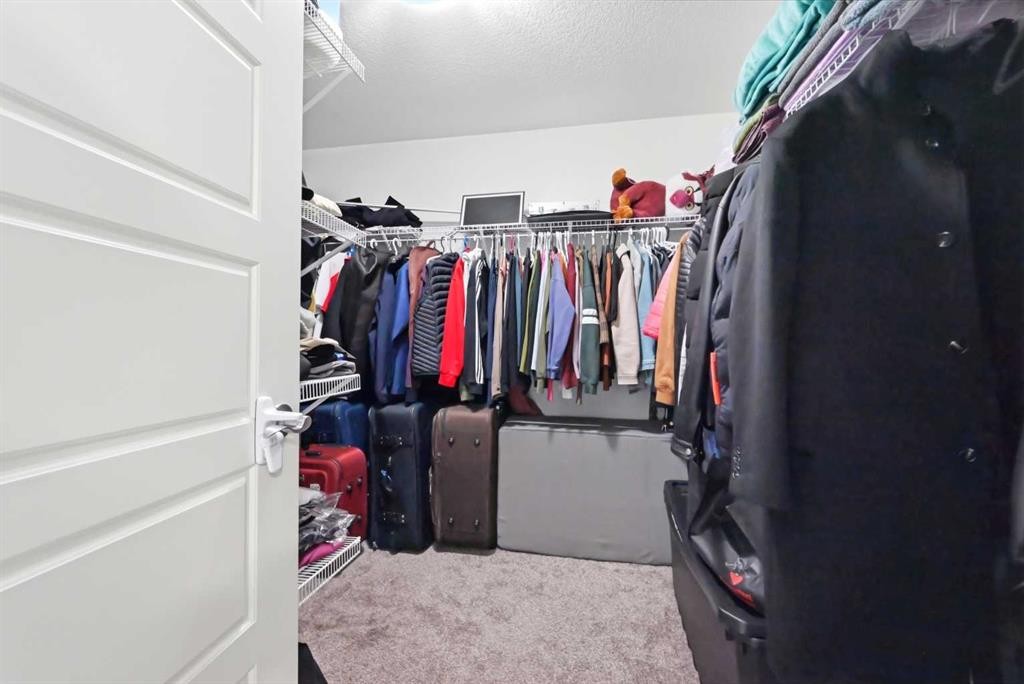 15 Corner Meadows Common Ne, Calgary, AB - Indoor With Storage
