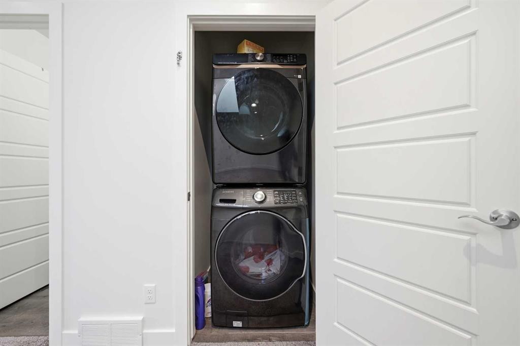 15 Corner Meadows Common Ne, Calgary, AB - Indoor Photo Showing Laundry Room