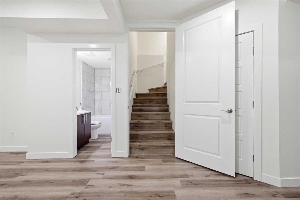 15 Corner Meadows Common Ne, Calgary, AB - Indoor Photo Showing Other Room