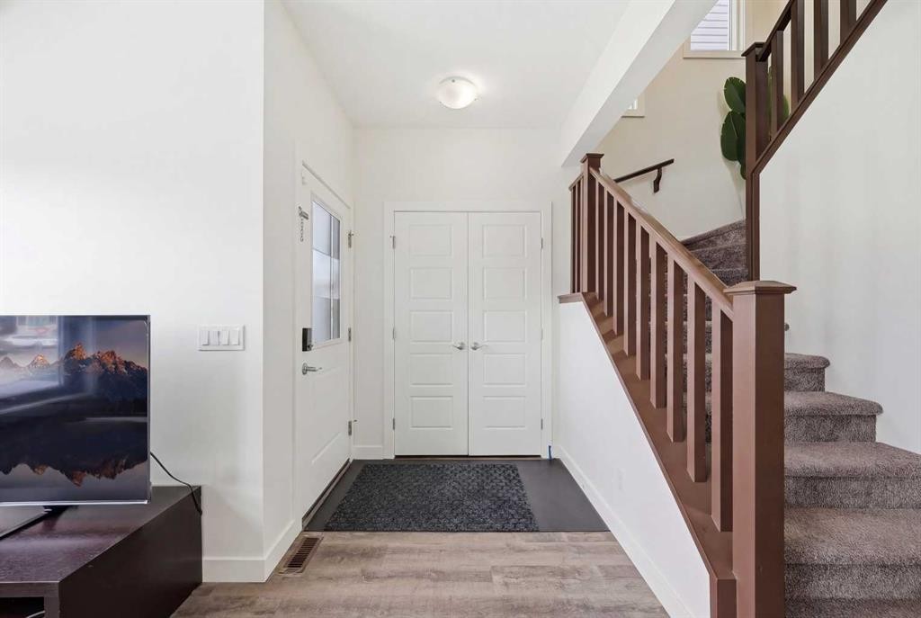 15 Corner Meadows Common Ne, Calgary, AB - Indoor Photo Showing Other Room