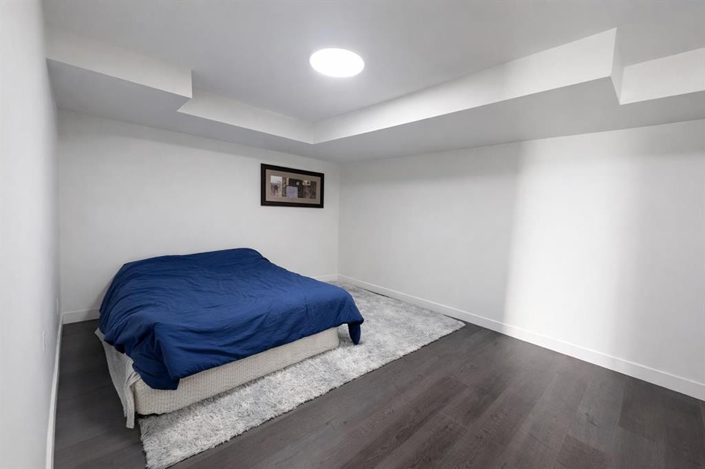 292 Rainbow Falls Drive, Chestermere, AB - Indoor Photo Showing Bedroom