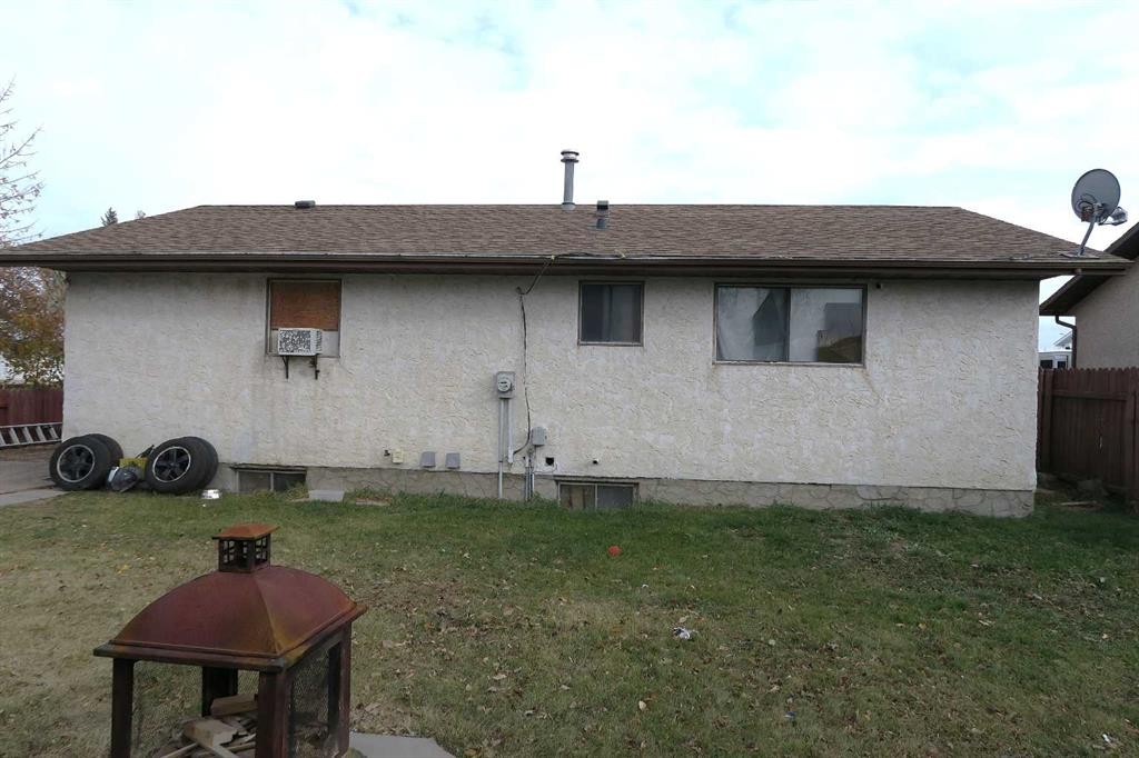 15 Ash Street, Brooks, AB - Outdoor