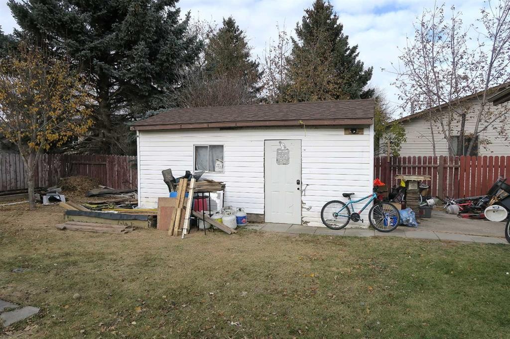 15 Ash Street, Brooks, AB - Outdoor