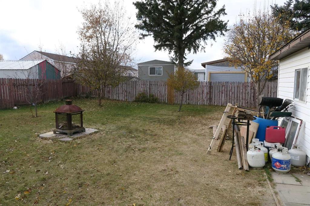 15 Ash Street, Brooks, AB - Outdoor