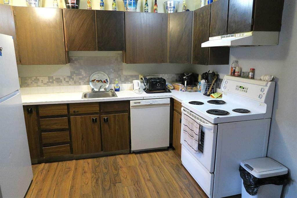 15 Ash Street, Brooks, AB - Indoor Photo Showing Kitchen