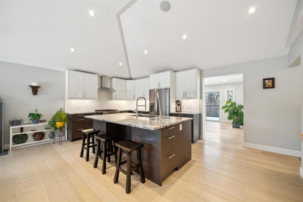 16 Meadowlark Crescent Sw, Calgary, AB - Indoor Photo Showing Kitchen With Stainless Steel Kitchen With Upgraded Kitchen