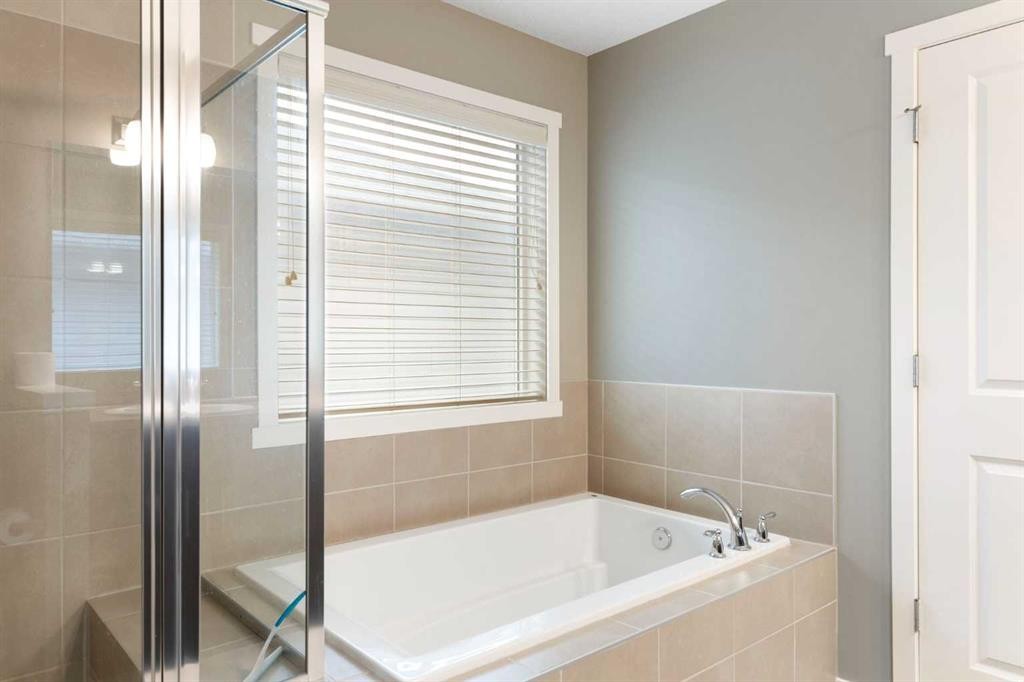 98 Nolanfield Road Nw, Calgary, AB - Indoor Photo Showing Bathroom