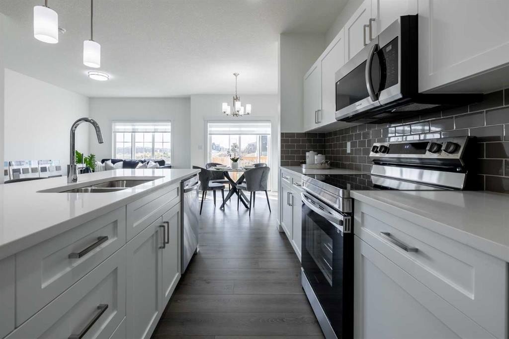 44 Heritage Manor, Cochrane, AB - Indoor Photo Showing Kitchen With Double Sink With Upgraded Kitchen