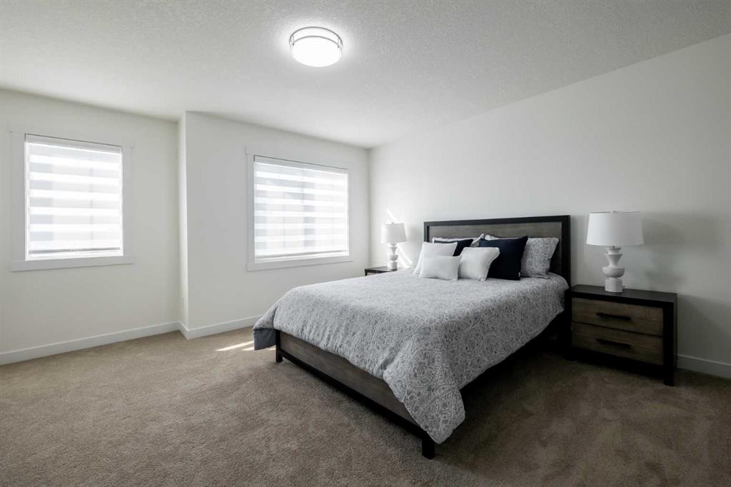 44 Heritage Manor, Cochrane, AB - Indoor Photo Showing Bedroom