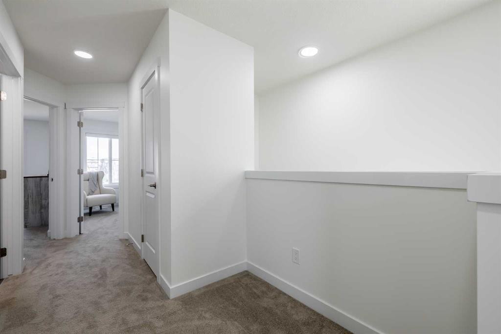 44 Heritage Manor, Cochrane, AB - Indoor Photo Showing Other Room