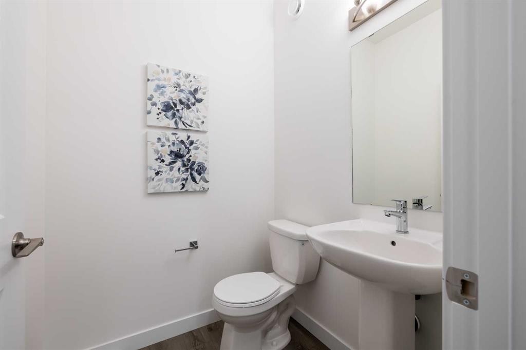 44 Heritage Manor, Cochrane, AB - Indoor Photo Showing Bathroom