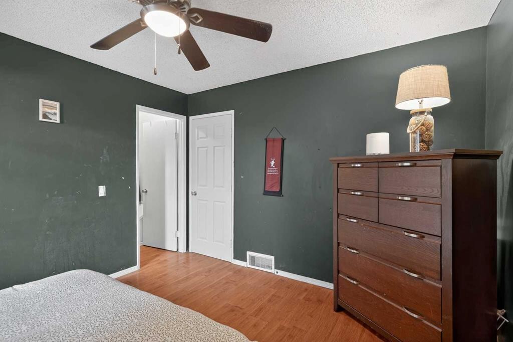 28-6503 Ranchview Drive Nw, Calgary, AB - Indoor Photo Showing Bedroom